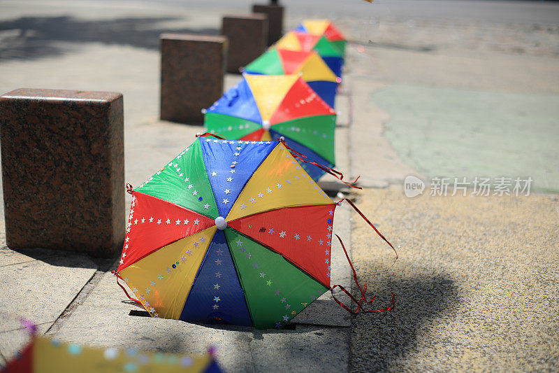 来自巴西伯南布哥的frevo Recife彩色雨伞